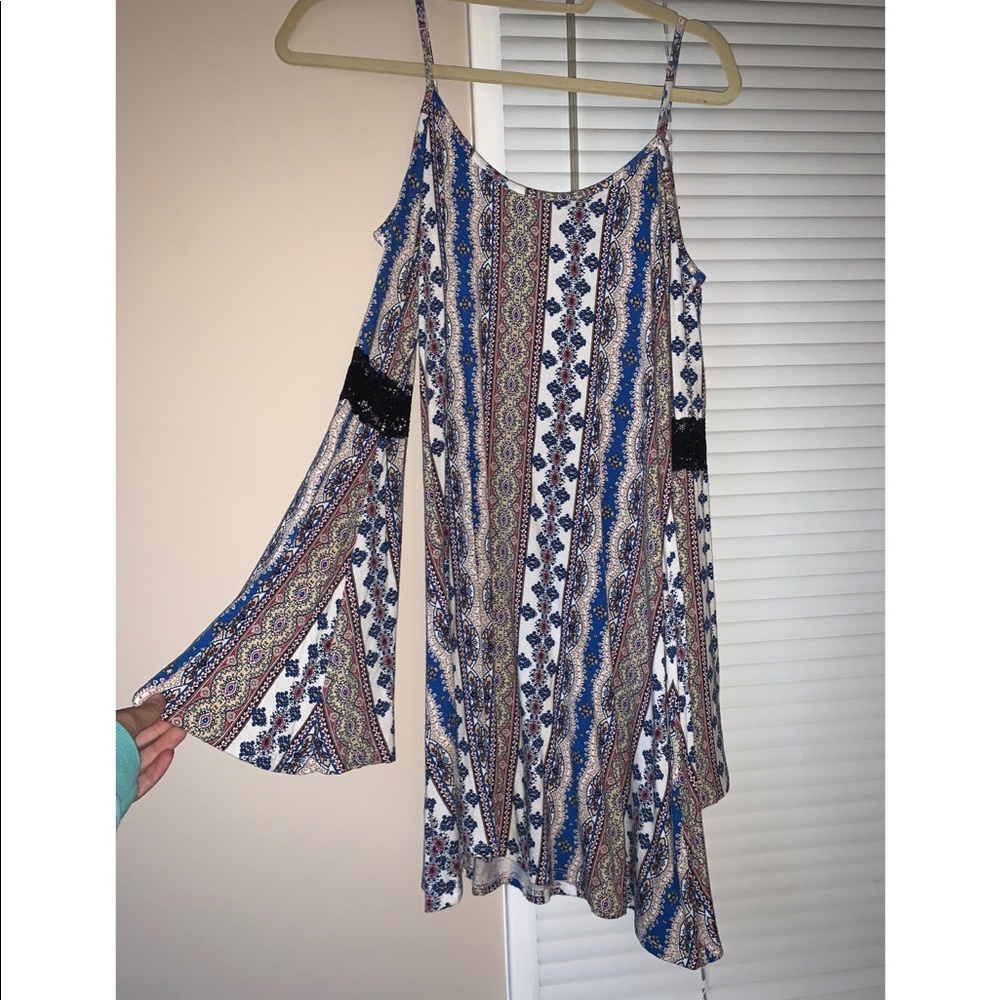 Vintage Havana Cold shoulder bell sleeve dress